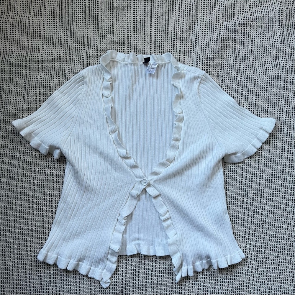 H&M DIVIDED Feminine White Top with Delicate Ruffle Frill Hems Size Medium